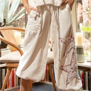 New! POL Cream joggers Pants with Embroidered Star Detail Size Small